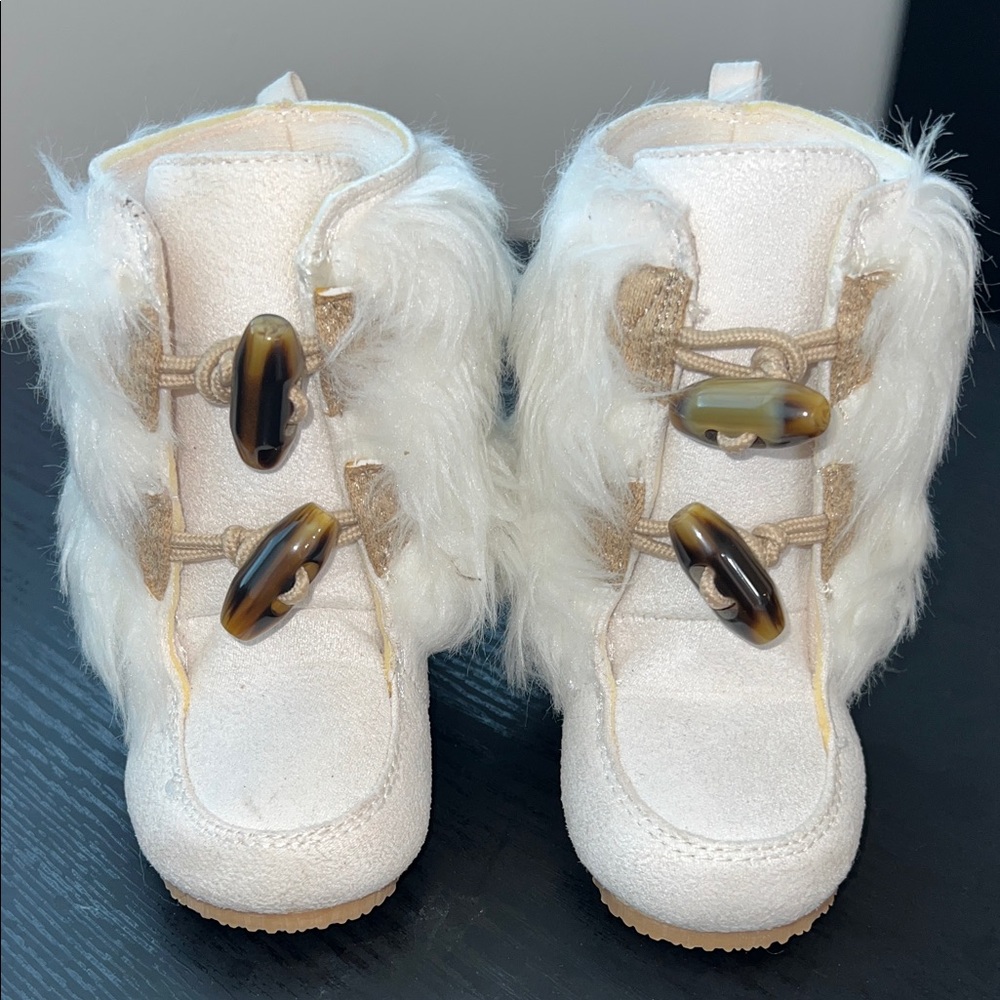 Gymboree White Kids Boots with Faux Fur and Toggle Accents